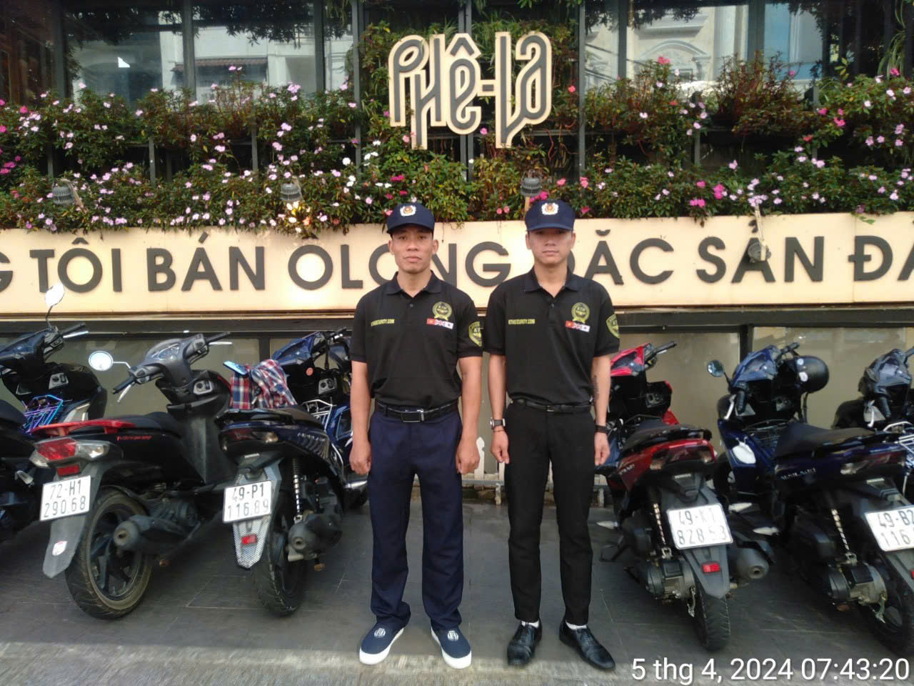 Kiểm soát nghiêm ngặt người và phương tiện ra vào.